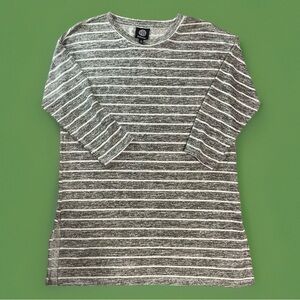 NWOT Bobeau Women’s Tunic Style Gray And White Striped Knit Shirt 3/4 Sleeves